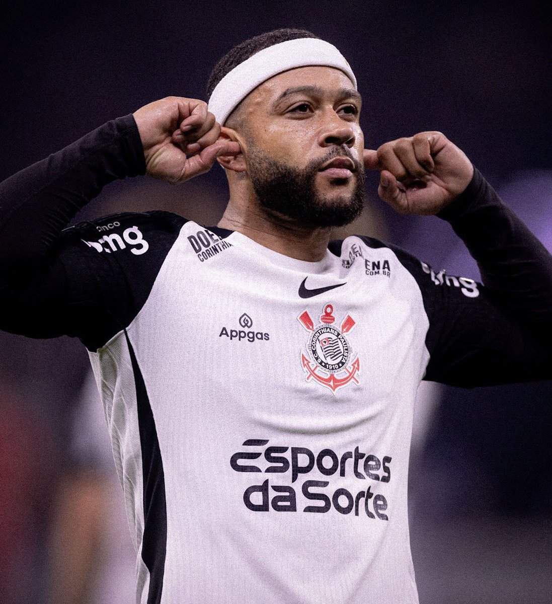 ▪ Jogaram no PSV, Barça e Corinthians
▪ As contratações foram midiáticas e em momento de crise
▪ Caíram na Pré-Libertadores
▪ Ganharam Paulista e Copa do Brasil no mesmo ano
▪ Marcaram o primeiro gol em cássicos de cabeça contra o Palmeiras
▪ Humilharam o São Paulo