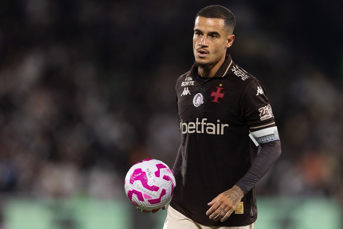 pixningopain's tweet photo. Final passa por esses 2 merdas.

Um se escondeu do jogo o tempo todo, como o bom fracassado que é.

O que esperar do jogador que saiu do Liverpool e imediatamente fez o time ganhar tudo.

O outro sem palavras, foi exigido em 2 momentos e falhou nos 2, com uma falha bisonha no primeiro.

Infelizmente não dá pra se livrar do modelinho, ja que o contrato é até 2029, mas o Cria idolo dos fracassados tem que sumir amanhã.