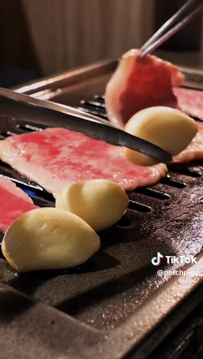 Petchの今回のチルな東京旅行🗼
素敵な東京の風景🇯🇵
美味しそうな食事🥢
駅や電車の普通の風景さえもPetchの目を通してみる東京はとても魅力的で、すぐにでもまた東京に行きたい気分になるね🥰
井の頭公園、牛カツもとむら、肉屋の台所行きたい🍁😋
vm.tiktok.com/ZNR2msSsX/
cr. Petchpigz TikTok