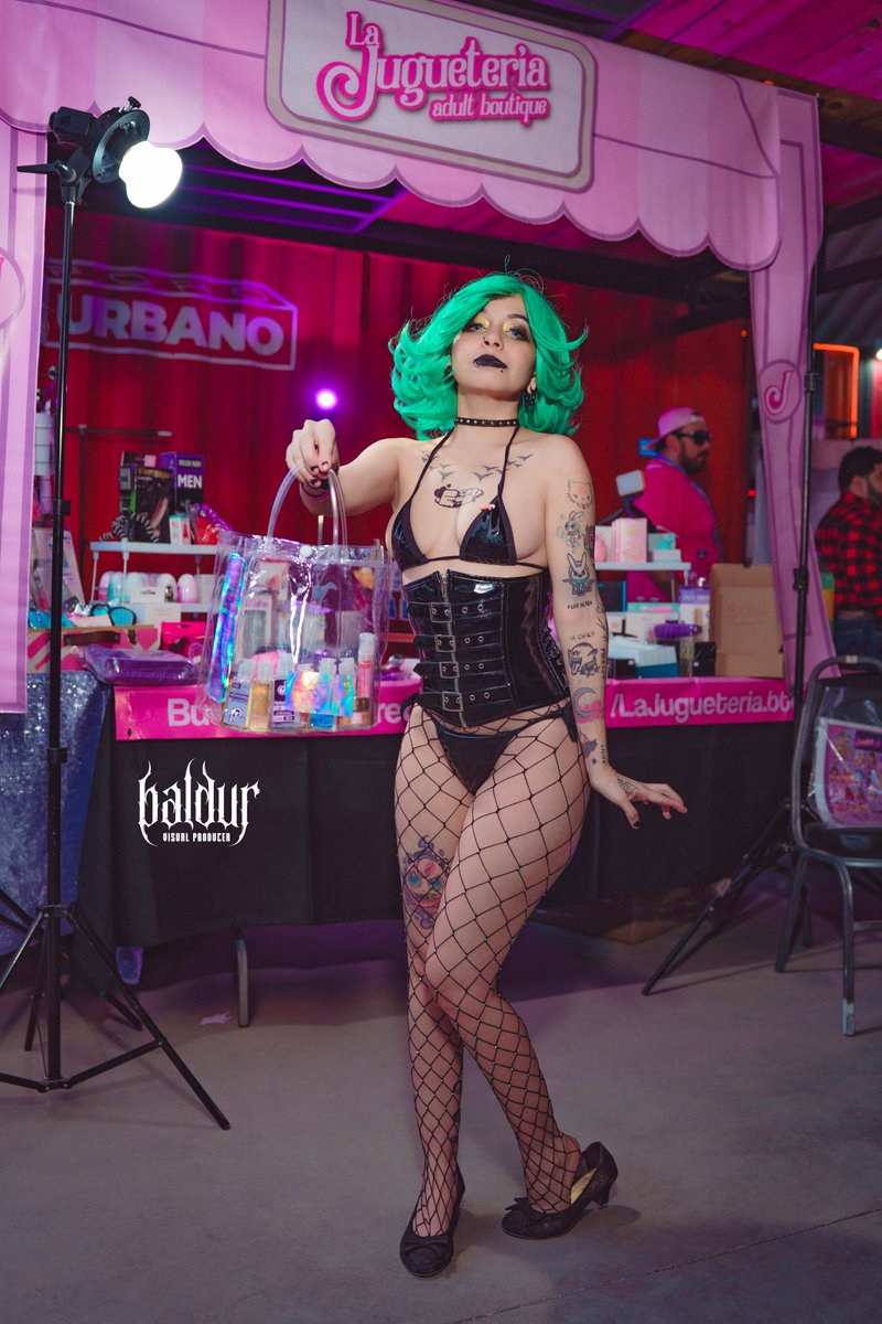 Quieres conquistar a esa waifu?
El regalo perfecto para navidad esta Justo en <a href="/lajugueteriabtq/">Lajugueteria.btq</a>  🎁🎁🔥🔥🥵
Aceites, lubricantes, juguetes, lenceria, comestibles...

La hermosa <a href="/BlairgothNSFW/">Blair Goth NSFW</a>  durante la <a href="/E_Xconvention/">E-X Electronic adult entertaiment expo</a>  en #Monterrey