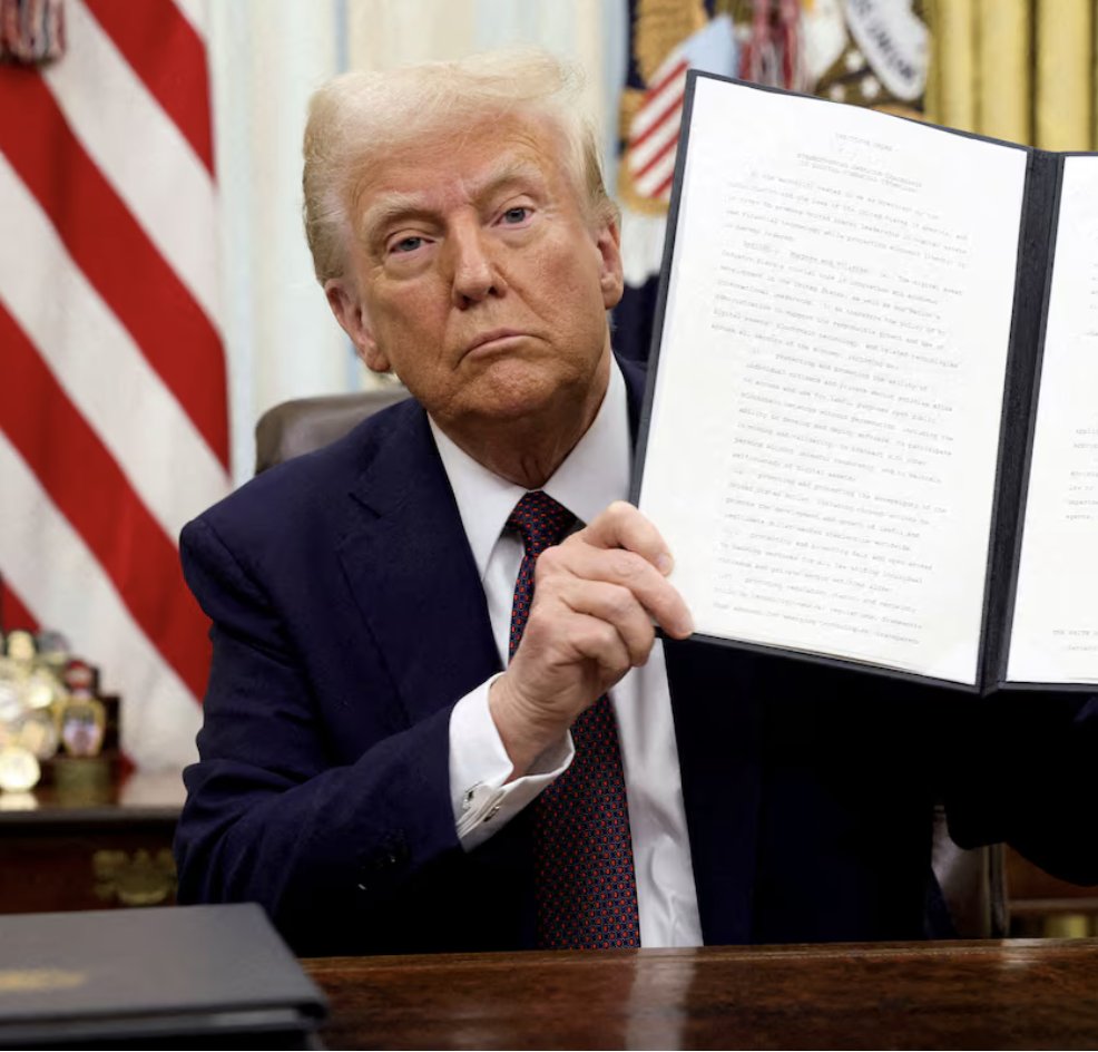 Bitcoinprof0637's tweet image. 🚨 BREAKING:

🇺🇸 THE TRUMP ADMINISTRATION SAYS WE’RE CLOSER THAN EVER TO PASSING LANDMARK CRYPTO MARKET STRUCTURE LEGISLATION.

After years of regulatory fog, the framework is finally taking shape.

Clear rules mean less risk, more confidence, and institutional capital can move…