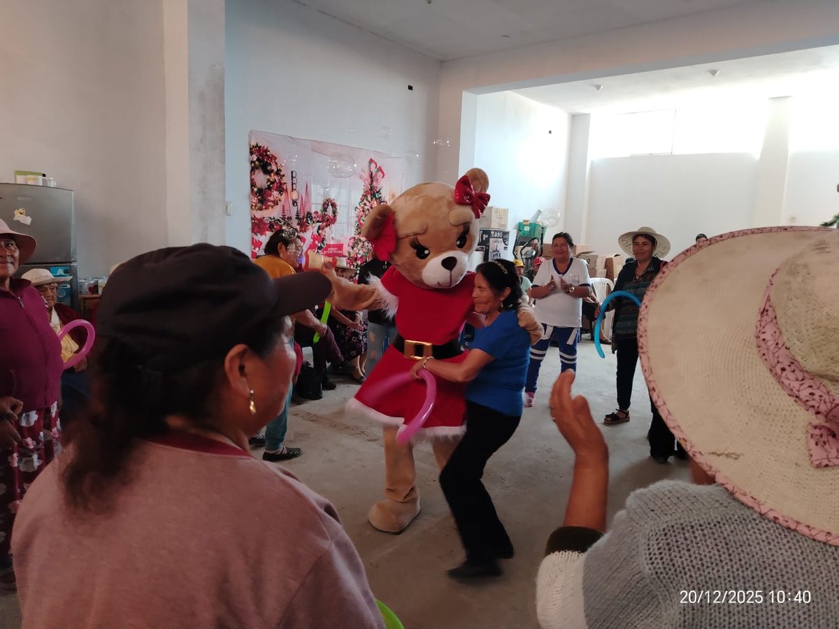Legendarios_Vol's tweet photo. ESPERANZA AL FUTURO - ALTO TRUJILLO 

Compartimos con nuestros adultos mayores de un show y chocolatada navideña, momentos llenos de amor.

Agradecemos al Estudio Jurídico Dayana Pino, CORLAD La Libertad, Convierte Inmobiliaria y Vivero Trujillo Garden. https://t.co/dDB2PTC7Ge