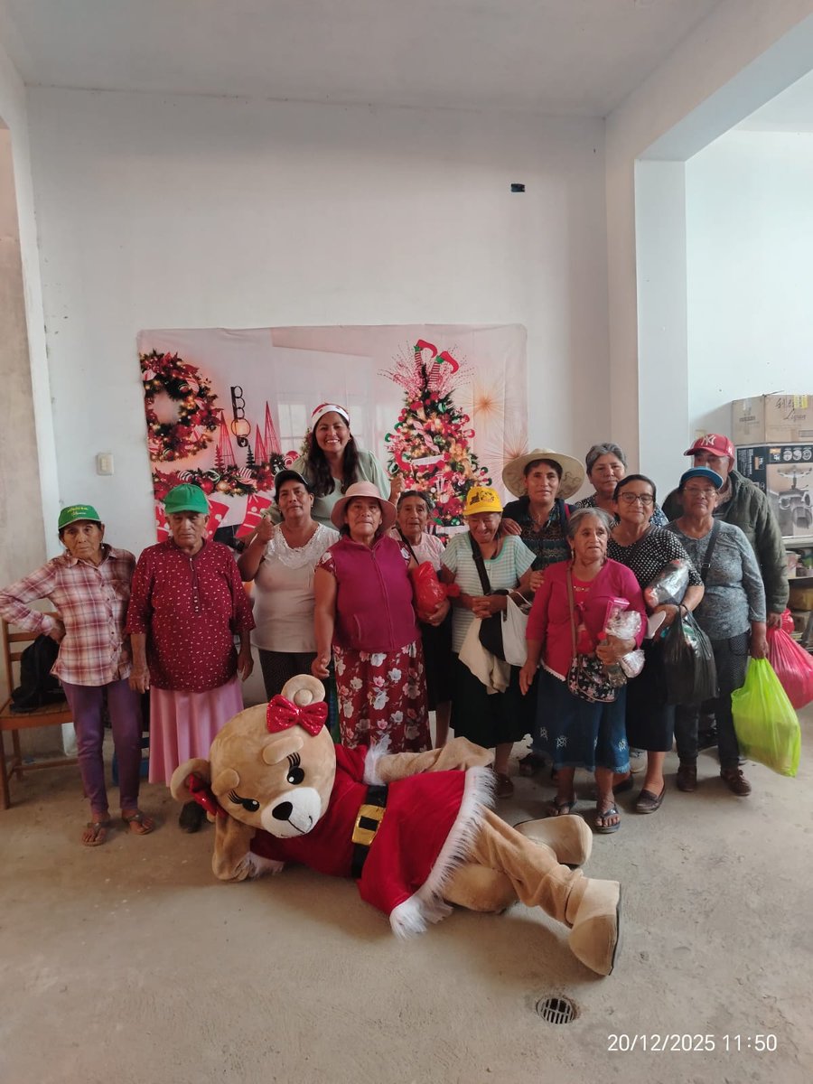 Legendarios_Vol's tweet photo. ESPERANZA AL FUTURO - ALTO TRUJILLO 

Compartimos con nuestros adultos mayores de un show y chocolatada navideña, momentos llenos de amor.

Agradecemos al Estudio Jurídico Dayana Pino, CORLAD La Libertad, Convierte Inmobiliaria y Vivero Trujillo Garden. https://t.co/dDB2PTC7Ge