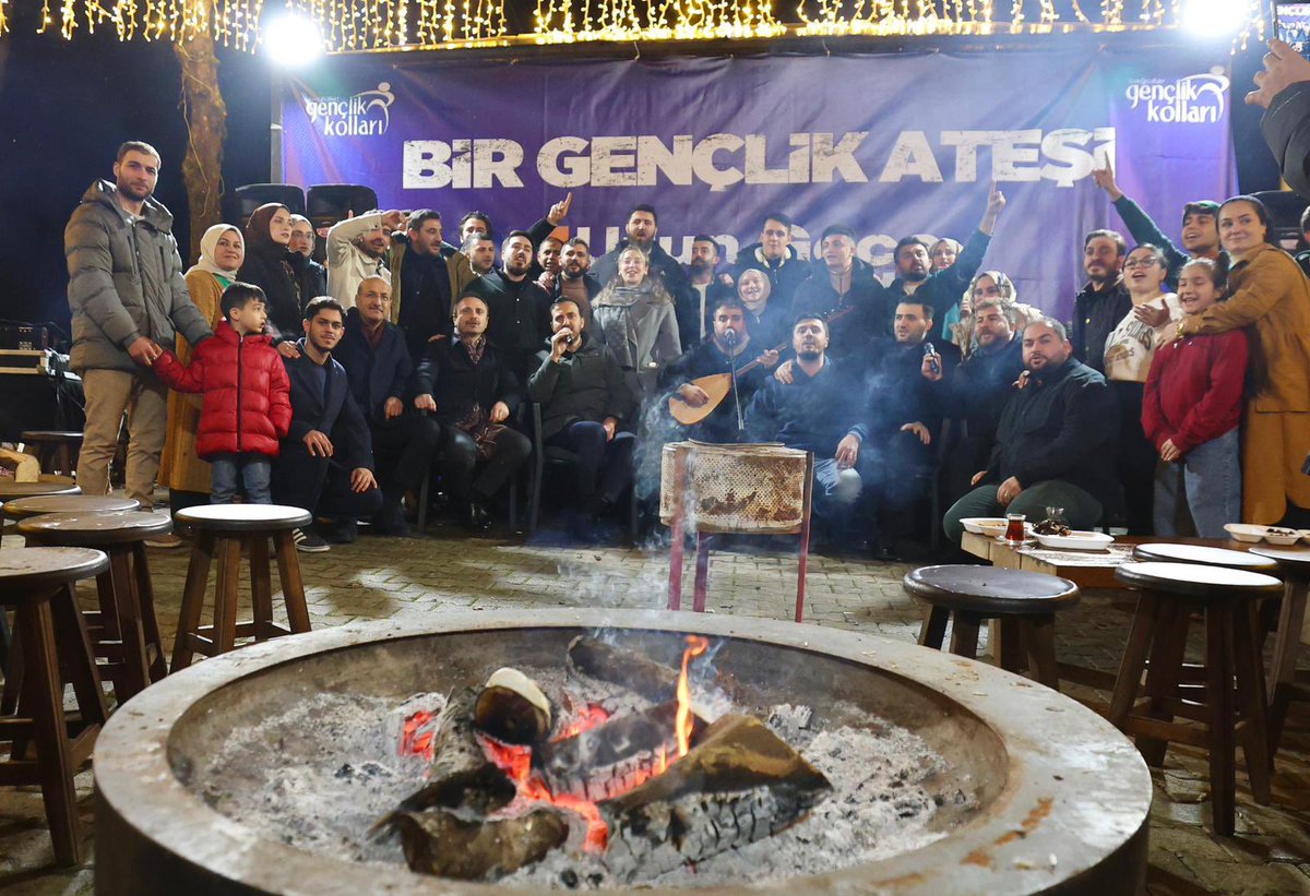 nevzatyucetr's tweet photo. 📍 Kirazlıbent Piknik Alanı

İl Başkanımız Sayın @abdullahozdemir’le birlikte, yılın en uzun gecesini @Akgencbagcilar teşkilatımızla gençliğin enerjisiyle ısıttık. 🙌🏻

Muhabbetle ve türkülerle bu güzel geceye değer katan tüm genç arkadaşlarıma teşekkür ederim. https://t.co/hwDaDHdEKw