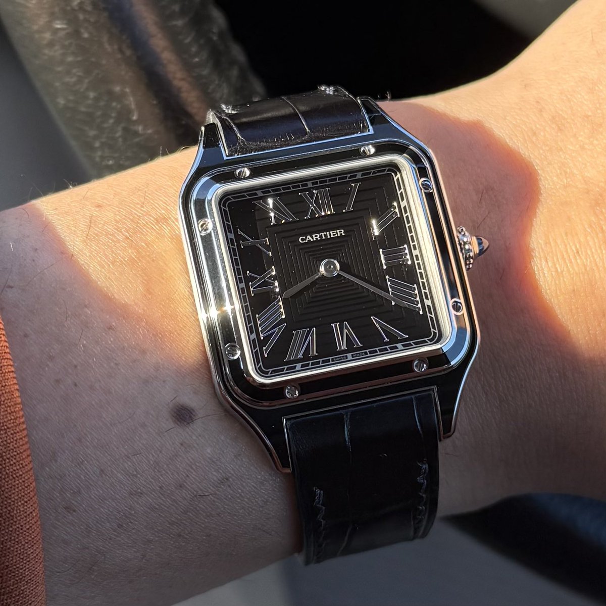 Cartier サントスデュモン 時計　レザーベルト 今日はカルティエ サントス デュモン 革ベルトの季節満喫します😎 #Cartier