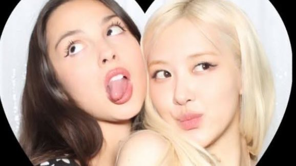 taeyeonssoshi's tweet photo. NOT OLIVIA AND LOUIS 😔
DAMN. ROSÉ STRIKES AGAIN 😭 https://t.co/0IMCrQqe2Y