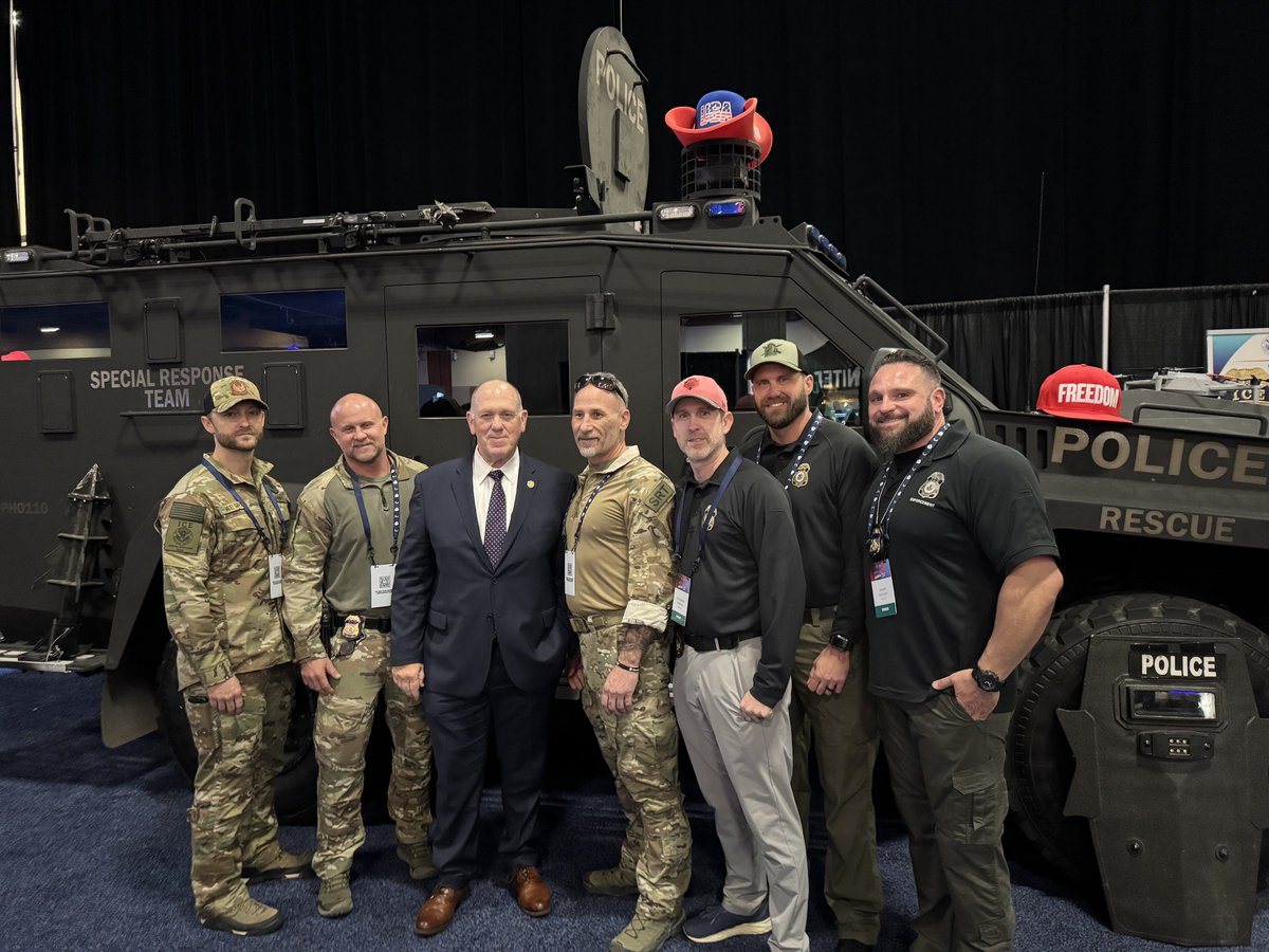 RealTomHoman's tweet image. At TPUSA’s AmericaFest conference this weekend 
it was my pleasure to stop by the DHS booth area to greet some of the fine men and women of DHS who were recruiting patriots for critical law enforcement missions. 

I also had the opportunity to address the TPUSA crowd and give…