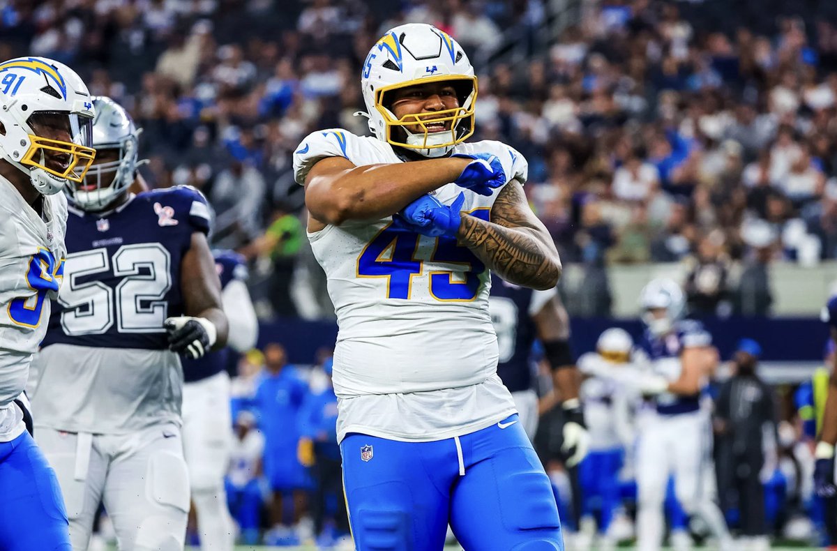 GACPodcast17's tweet image. #Chargers players with 13+ sacks in a season:
Khalil Mack (2023) - 17
Shawne Merriman (2006) - 17
Leslie O'Neal (1992) - 17
Lee Williams (1986) - 15
Lee Williams (1989) - 14
Leslie O'Neal (1990) - 13.5
Marcellus Wiley (2001) - 13
Tuli Tuipulotu this season. Two games remaining.