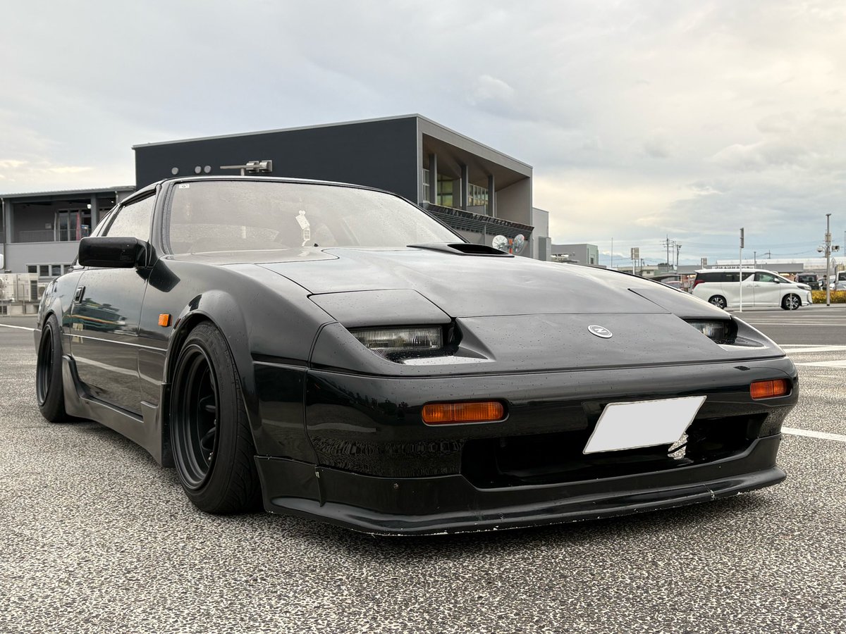 昨日はめっちゃ渋いバイツーのZ31が居て、オーナーは当時から乗ってる