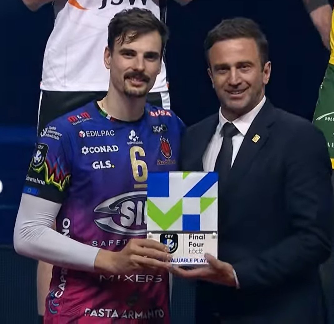 🇮🇹Simone Giannelli kariyerindeki 7. MVP ödülünü kazandı

2014 - 👑SuperLega
2021 - 👑Eurovolley
2022 - 👑WCh
2023 - 👑ClubWCh
2024 - 👑SuperLega
2025 - 👑CLVolley   
2025 - 👑ClubWCh