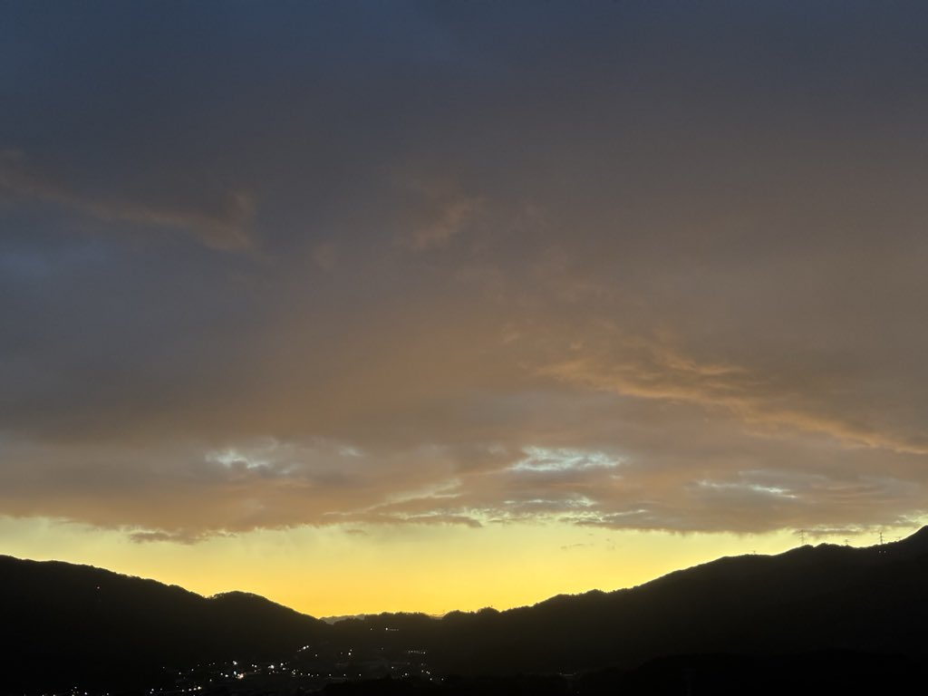 おはようございます😊
今日も感謝です🍀

お天気☂️☀️…最近、気温の変化が激しいですね😅
体調に気を付けてましょう😆

では､､今日もよい一日を…❣️