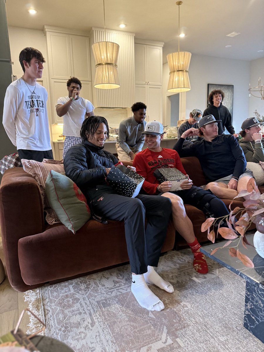 COACHJUICE_'s tweet image. LOVE THIS TIME OF THE YEAR‼️  FAITH-FAMILY-FOOTBALL-FELLOWSHIP ‼️
#TSG #STUDS