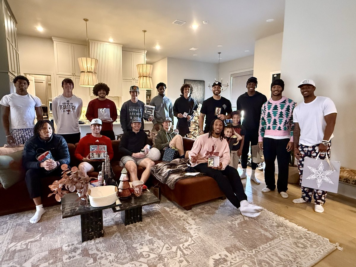 COACHJUICE_'s tweet image. LOVE THIS TIME OF THE YEAR‼️  FAITH-FAMILY-FOOTBALL-FELLOWSHIP ‼️
#TSG #STUDS