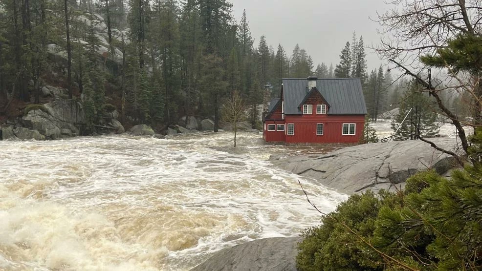 An evacuation warning is in place for parts of Cisco Grove as heavy rain continues to push water levels higher along the South Yuba River. #CAwx