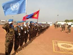 Америкын армийн офицер манай гэрт зочиллоо. Тэр залуугаас бахадмаар юм сонслоо. 
Америк цэргийн дарга: Афканд үүрэг гүйцэтгэж бхад хамгийн тайван хамгаалалтын байршлууд дандаа монголчуудынх бсан. 
Би: Яагаад? 
АЦД: Афканчууд монголчуудыг мэддэг. Тэгээд ер ойртдоггүй. Бусад орны