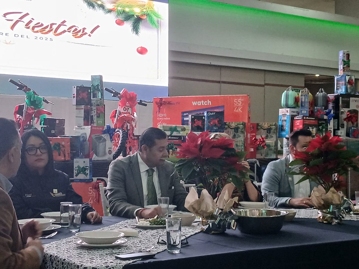 YtaSandra's tweet photo. En el convivio de la FGEP, invitado de honor Gobernador del Edo de Puebla Alejandro Armenta Mier.
#orgullosamentepoblana https://t.co/xsd7xaCDdf