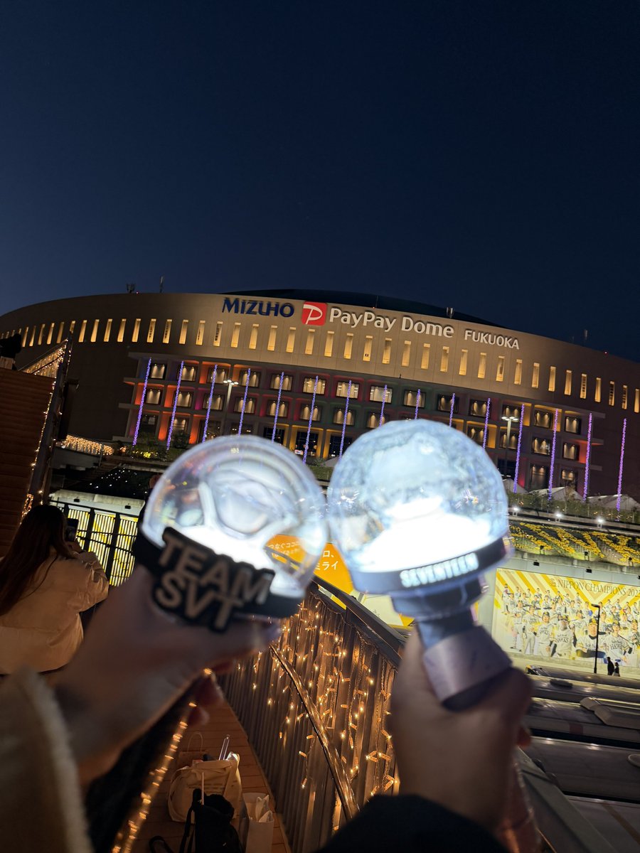 후쿠오카 이틀 행벅해따 슬로건 보고 승과니가 따봉 날려준거같음이 아니라 날려준거임 ㅠ 옆자리 캐럿도 맞댓음 ㅠ