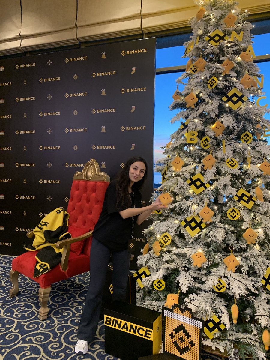 Behind the scenes with ma BiBi 🔸🎄🎅🏻
⁦<a href="/BinanceArabic/">Binance MENA</a>⁩ 
#MERRYBINANCELB