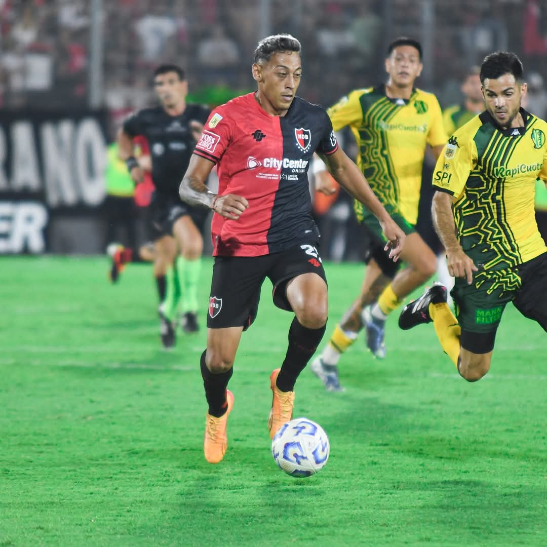 lepranalytics's tweet image. Luciano Herrera en Newell's en este 2025:

✅️ 1° en goles (6)
✅️ 2° en asistencias (3)
✅️ 4° en partidos jugados (30)

Recordemos:
❌️ NO estuvo en el 1er día de pretemporada
✅️ Su opción de compra es de 1M USD por el 80% del pase 💰

Tienen que retenerlo sí o sí 🔒