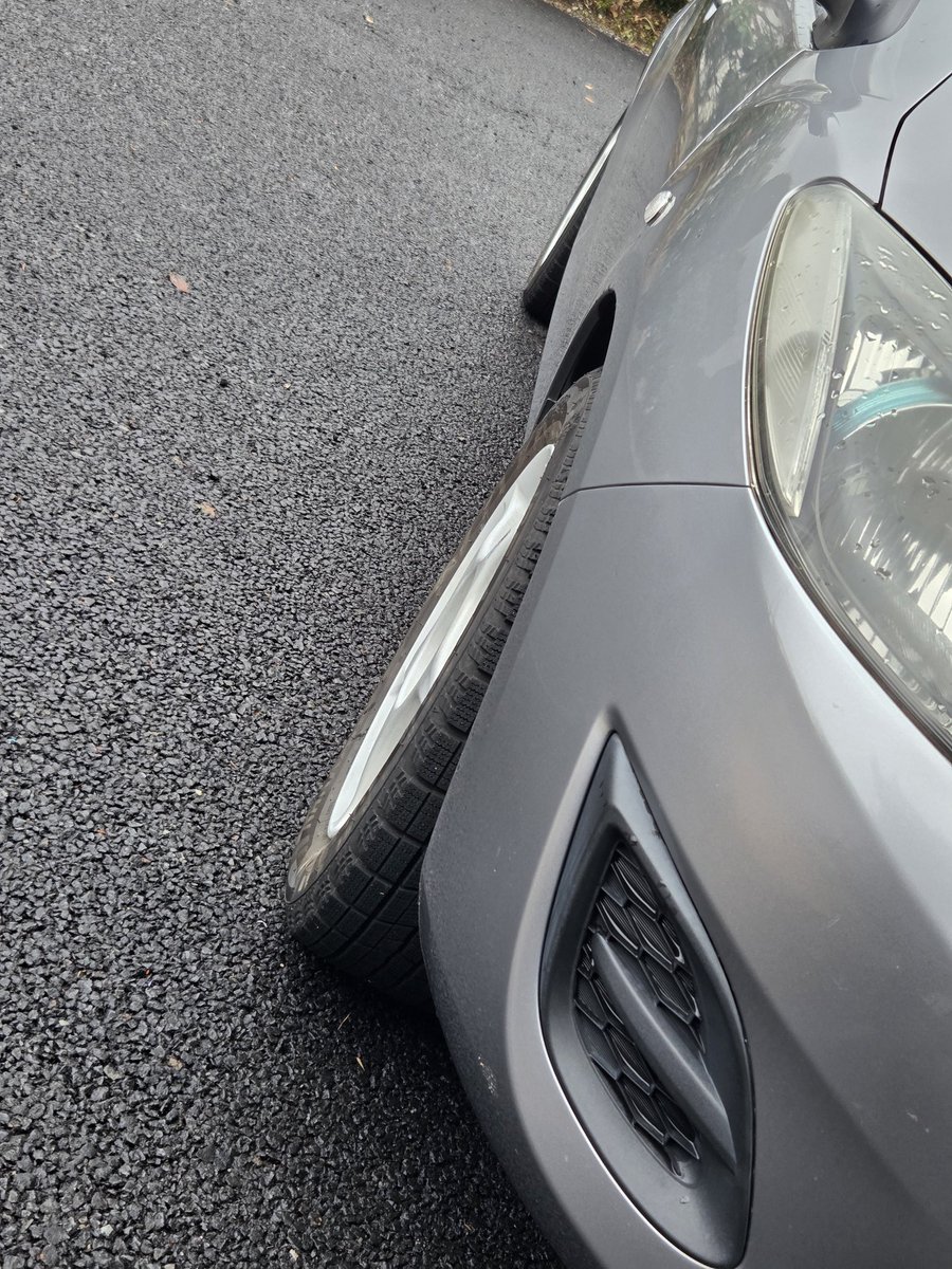 「純正車高(店の代車)に速そうなホイールって微妙(個人の感想➀)なんじゃないかって」|kokott(ここっと)🍹☄️🤖のイラスト