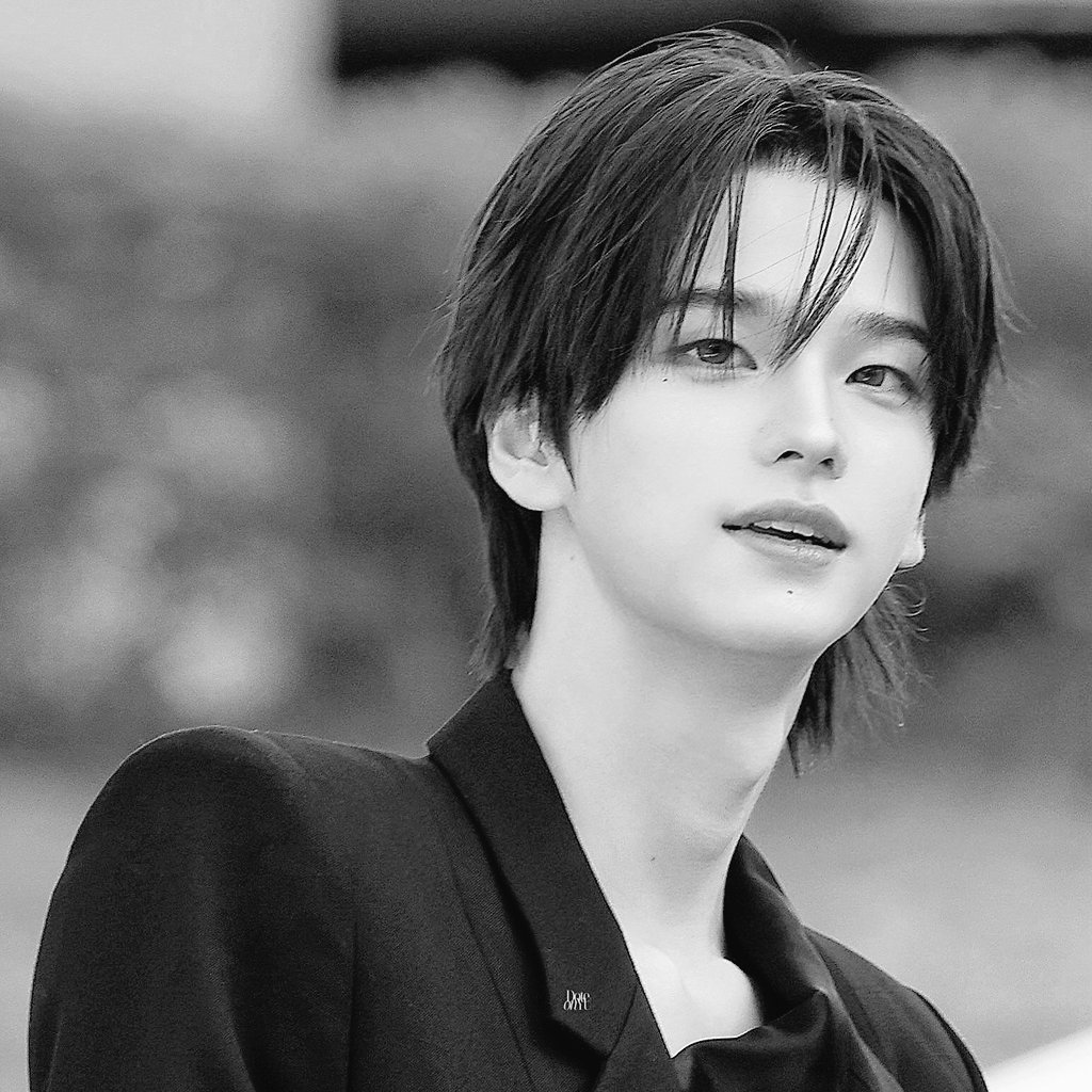 —Impostor
a haepnit fiction story

𝗪𝗮𝗸𝘁𝘂 𝘁𝗲𝗿𝘂𝘀 𝗯𝗲𝗿𝗷𝗮𝗹𝗮𝗻, 𝗱𝗮𝗻 𝗝𝗶𝗵𝗼𝗼𝗻 𝘀𝗮𝗱𝗮𝗿, 𝗮𝗽𝗮 𝗽𝘂𝗻 𝘆𝗮𝗻𝗴 𝘁𝗲𝗿𝗷𝗮𝗱𝗶 𝘀𝗲𝘁𝗲𝗹𝗮𝗵 𝗶𝗻𝗶, 𝘁𝗶𝗱𝗮𝗸 𝗮𝗸𝗮𝗻 𝗮𝗱𝗮 𝗷𝗮𝗹𝗮𝗻 𝗽𝘂𝗹𝗮𝗻𝗴 𝘆𝗮𝗻𝗴 𝘀𝗮𝗺𝗮 𝗹𝗮𝗴𝗶.

archiveofourown.org/works/76161346