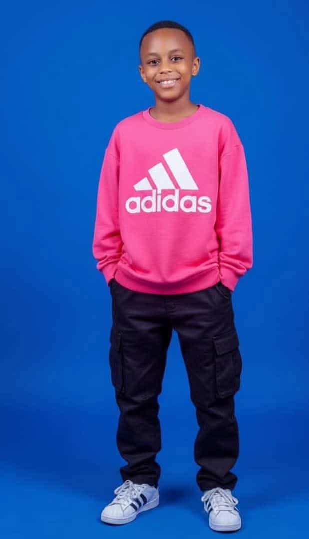 KimKimuntu's tweet image. MAEL DECÈDE, FAUCHÉ PAR LE CORTÈGE D'UNE AUTORITÉ...

Le 12 décembre dernier, Mael MAVUNGU revenait de célébrer son anniversaire avec sa famille. Ils étaient sur Sendwe entrain de marcher, quand Mael a reçu une balle perdue...

La balle a été tirée par un policier commis à la…