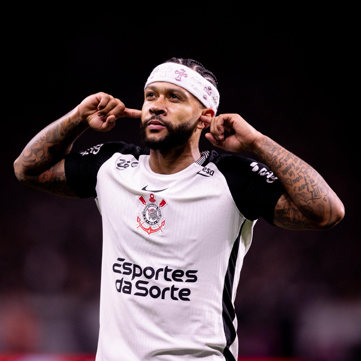 _sccpnews's tweet image. ⚫️⚪️ | Memphis Depay, após o título da Copa do Brasil, à Rádio Bandeirantes:

“Aos diretores que estão fodendo esse clube, saiam. O Corinthians precisa de estrutura”

📸 | Rodrigo Coca/Ag. Corinthians
