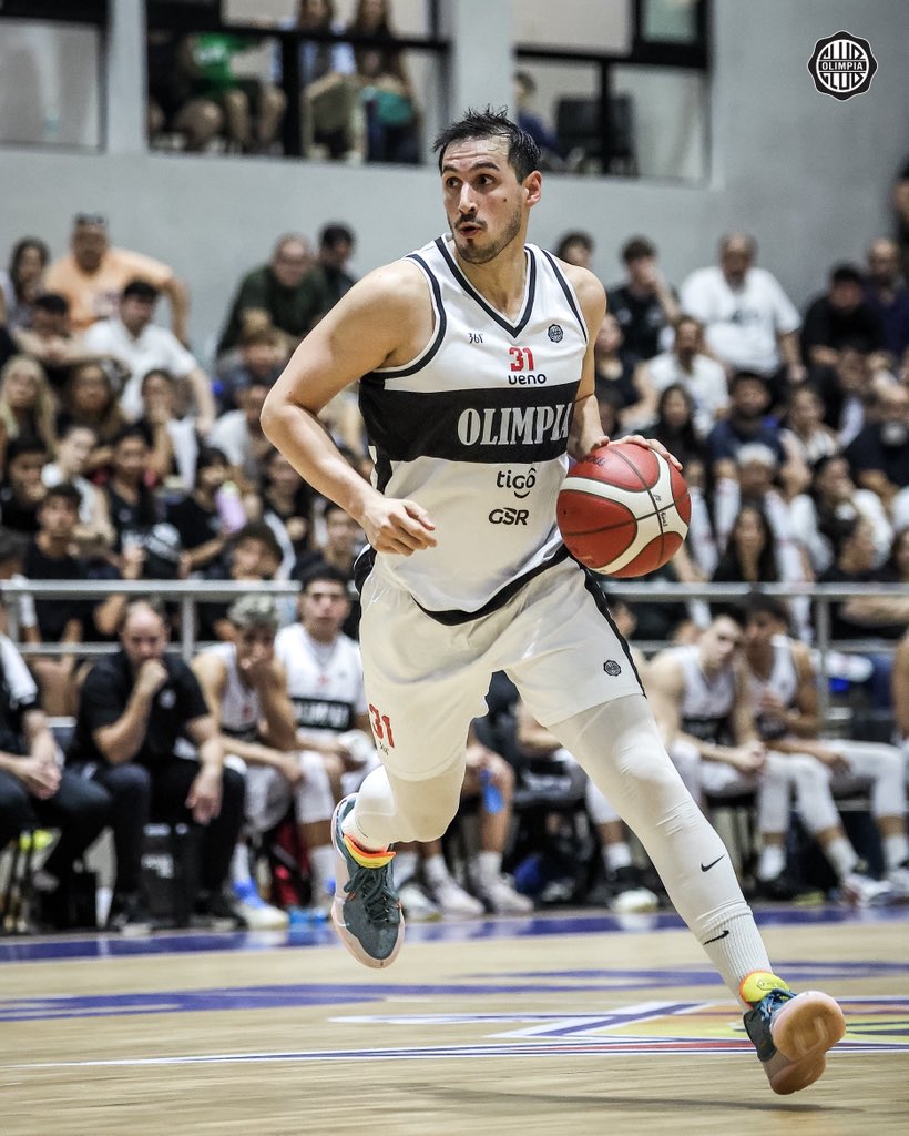 Alejandro Peralta (34) es el baloncestista activo con más títulos en nuestra tierra con 13 conquistas desde su debut 🏆

Con sus 13 títulos, Ale estaría en el tercer puesto del palmarés general de nuestra liga 😮‍💨.

¡GIGANTE, TANO!