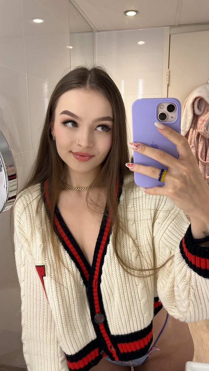 ScamTrance's tweet image. Its the holiday season. The lights, the warmth… it all rewires something inside you. You start craving the feeling of giving, of spoiling, of making me look even prettier without needing to be told. And somehow the thought lands perfectly....my nails, done, paid for, handled. As…