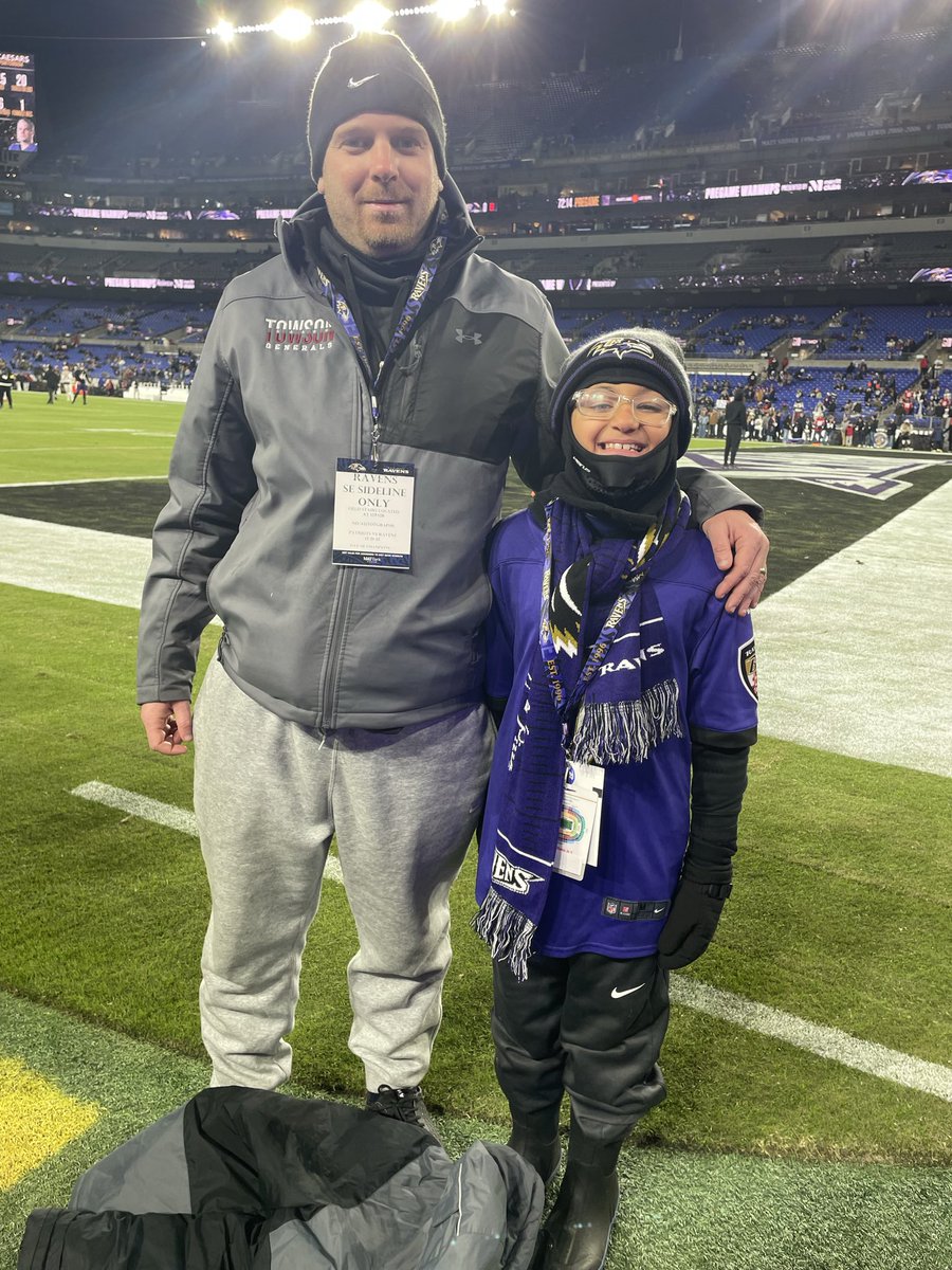 ThompsonDub's tweet image. Gregory got to see his ravens up close and personal tonight. 

Shout out to Keaton Mitchell for taking time to see him. Simple gestures sometimes can go so far!
