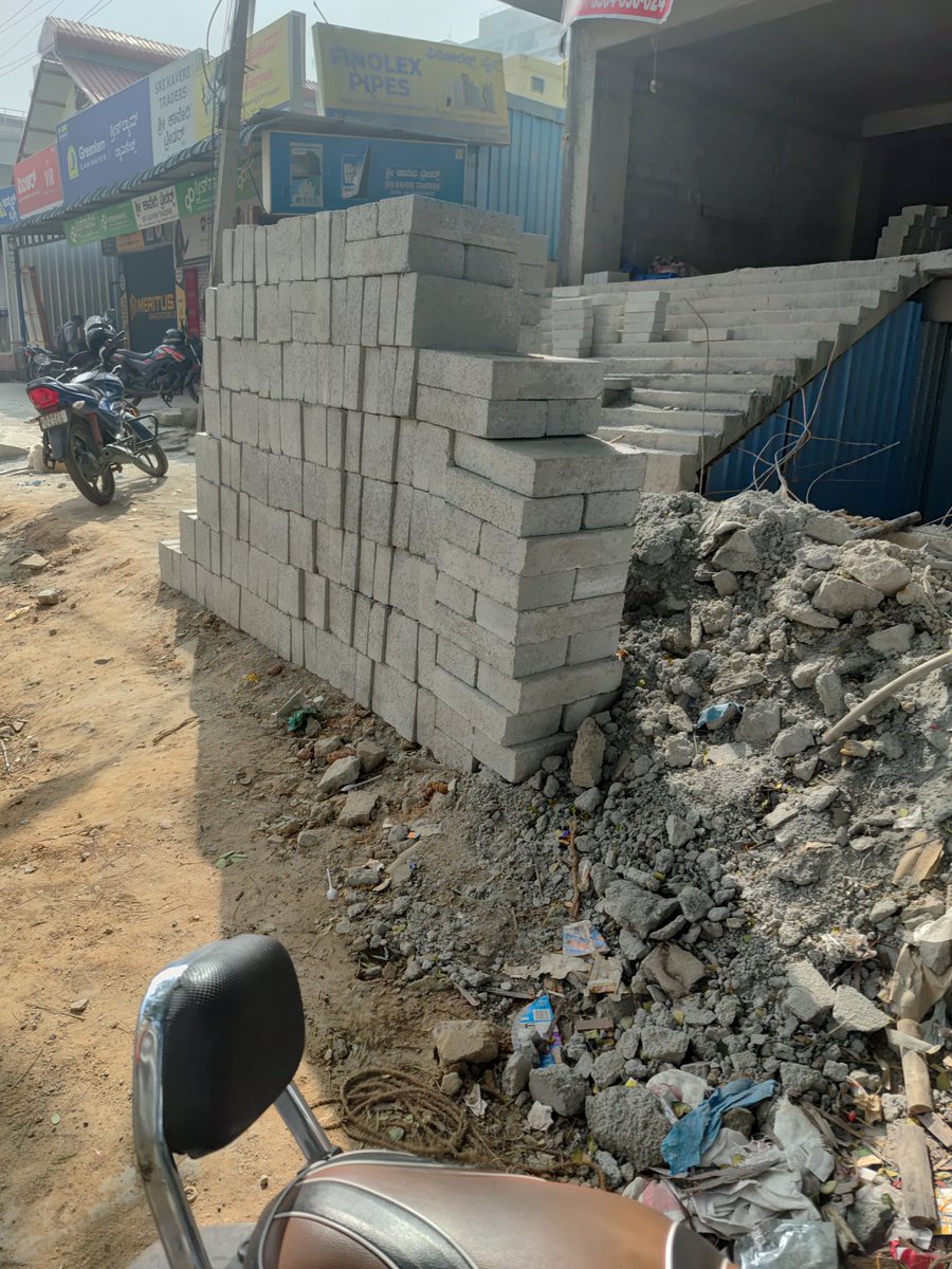 GautamKamath2's tweet photo. @comm_blr_south
Commissioner  Ramesh Sir, further to the meeting with you, sharing the total footpath encrochment  on 80 Feet Road Gubbalala off KSIT, Kanakapura  Road. Urgent action required. Both sides about 600 meters. https://t.co/KPkGzAbQgo