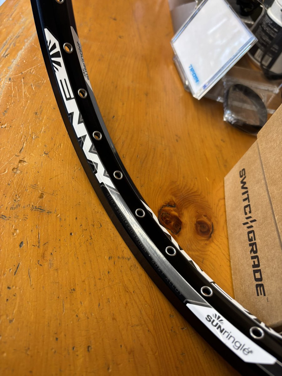 ogwcycle's tweet image. SUN RINGLE ENVY 22-406  ¥8140
BMXレーサー用のパーツが入手し難い中、だいたいいつも流通している優等生。
頂点の性能ではないけどもこれで十分、困ったらコレです。