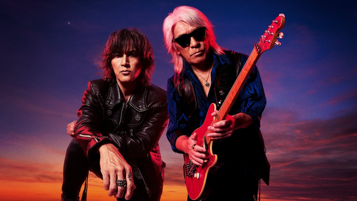 B'zが約7年ぶりの冬のドームツアーを完走。千秋楽の大阪公演では、完全