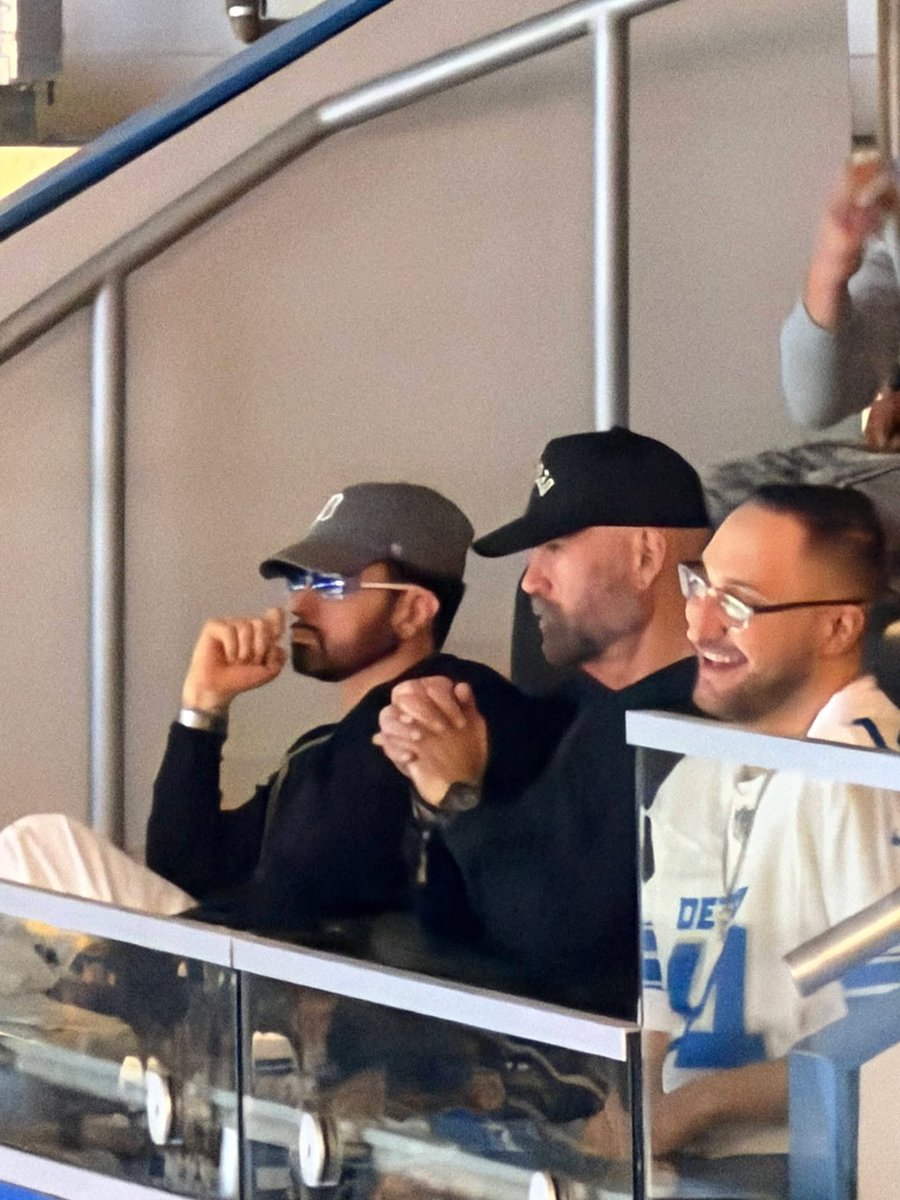 Eminem at  #lionsvssteelers game !