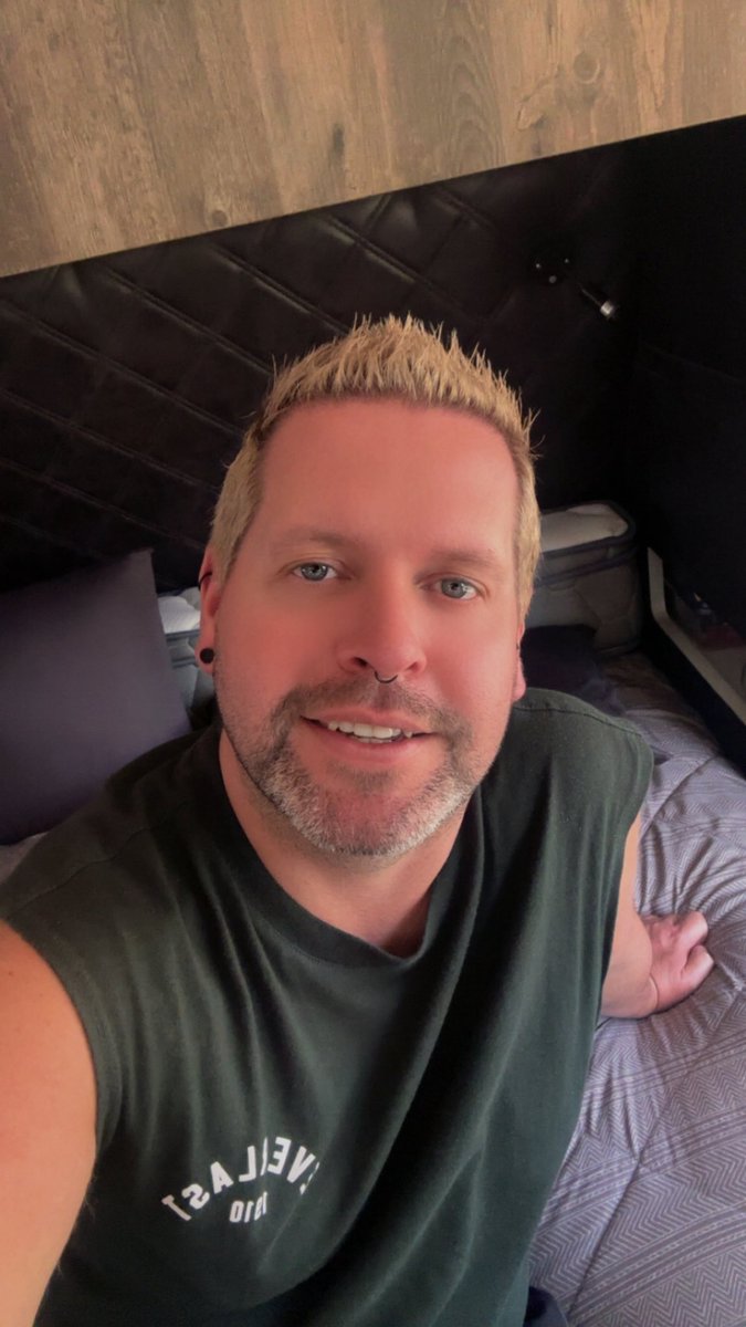 _Dans_World's tweet image. Felt like a selfie 🤳 

Hope everyone’s having a good day..