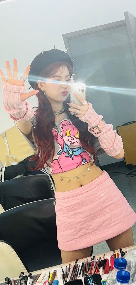 _bubblecore's tweet image. Silencio todo el mundo, pues mi niña de @starIctkiss finalmente sacó #one͟ʼn·a·𝒽a𝑙f y todo por se cumple sus #𝓡i𝑙əyー𝟐ׂᨮׂׅ݂ears de explotación junto a nosotras y mi deber es hacerle todo el stream posible. 

⠀ ֶָ֢  𝙼𖹭ᥒ 𝒸𝚑ᥱ́𝐫𝕚  ︵ ✿𝆬 ᦾ  𝑙iᥒᥒყ𝕦ᥱ !