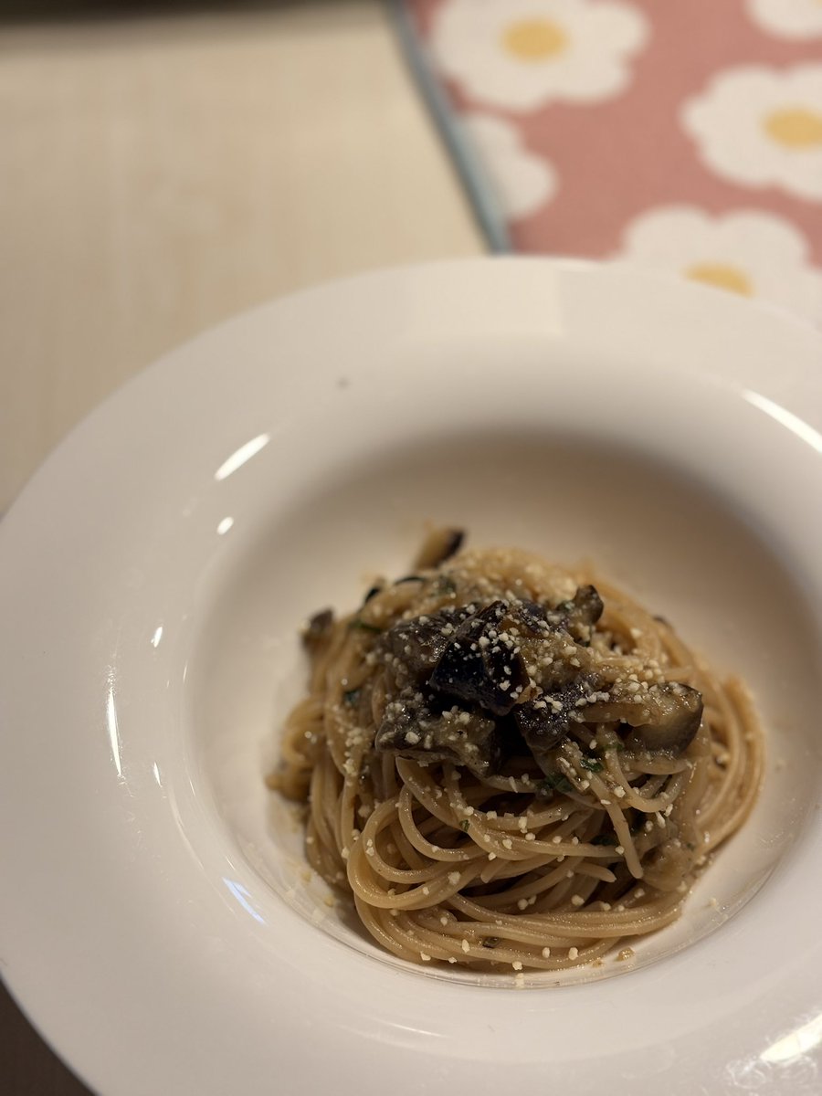 gomapasuta2005's tweet photo. #パスタ #ペペロンチーノ #ナス
ナスのくたくたぺぺ🍆

おいしい https://t.co/jE5QfDZ6Ch