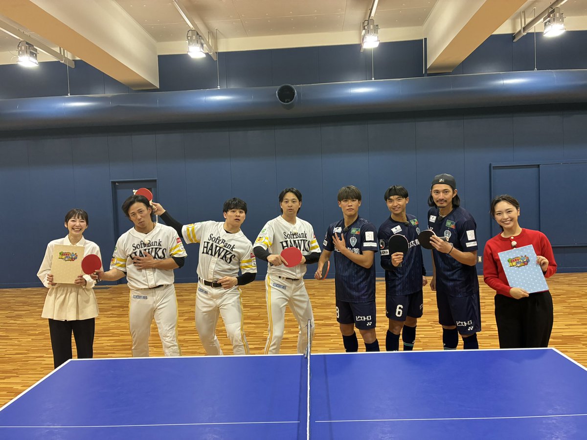 momospo's tweet photo. 『博多華丸・大吉の九州アスリートーク』
大みそか15:20〜放送📺（TNC 8ch）
注目はホークス⚾️×アビスパ⚽️の
スポーツ3番勝負✊

そして‼️
今週のTNC夕方番組『記者のチカラ』では
ホークスとアビスパの選手たちが
ペットボトルチャレンジに挑戦🏓
こちらもお見逃しなく👀

#博多華丸・大吉の九州アスリートーク
#福岡ソフトバンクホークス #アビスパ福岡
#記者のチカラ #ペットボトルチャレンジ
#大みそかはTNC