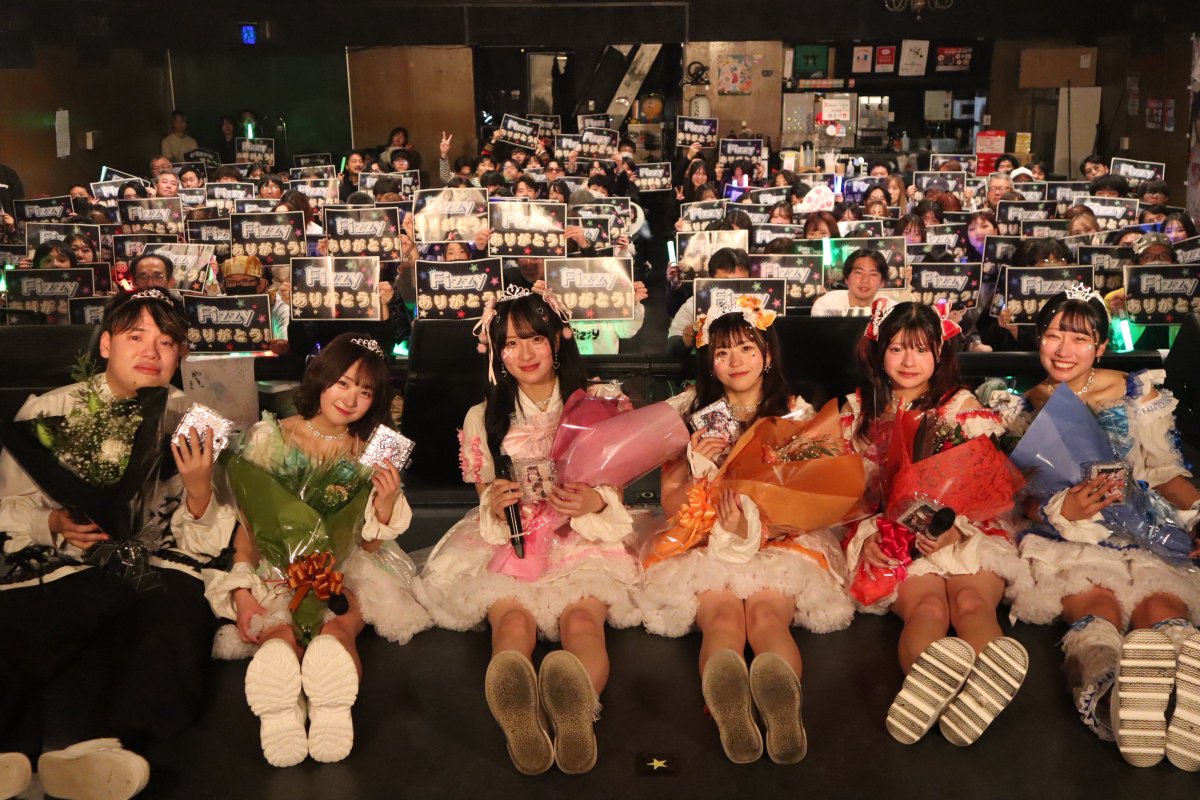fizzy__official's tweet photo. 『Fizzyラストワンマン ～Last page～』

サプライズ企画にてメッセージの記入、応援メッセージの録音、当日フライヤーを掲げてくださった皆様、とってもたくさんの方にご協力して頂きました！！！

大変ありがとうございました🫧✨

#Fizzy https://t.co/RyVe0CXnYt
