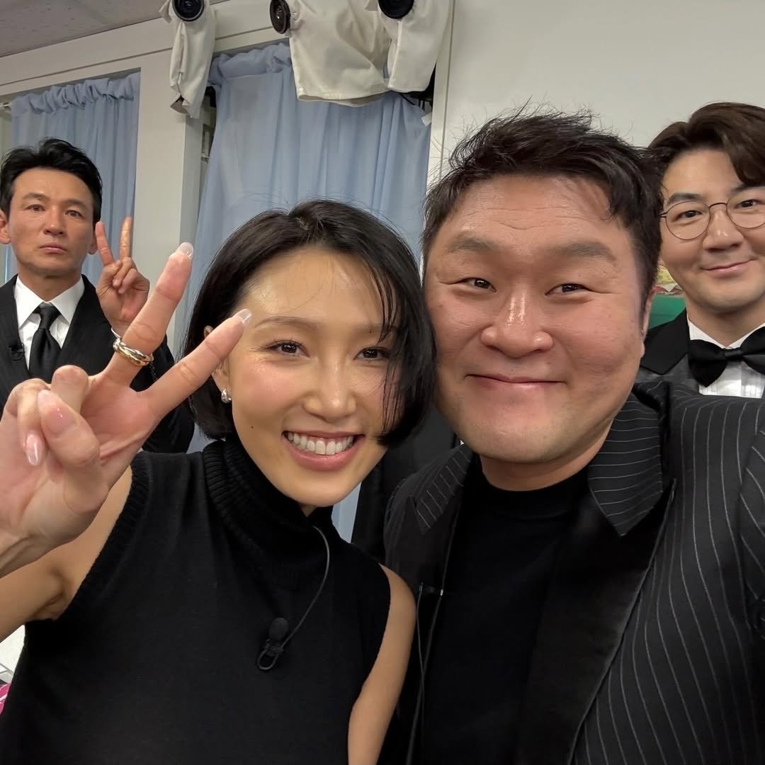 Actor Yoon Kyungho's Instagram post

"It was truly an honor to share the stage with Hwasa. I’m genuinely a fan."

#hwasa #화사