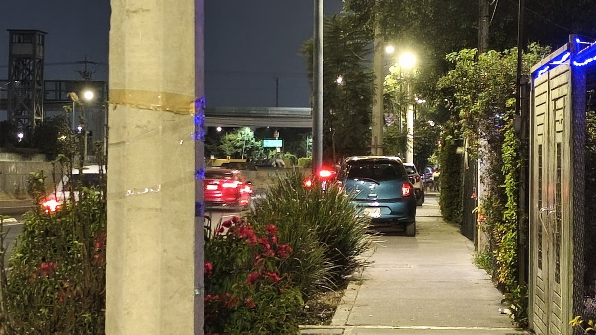 🚗Dicen: "Esas ciclovias nos están quitando carriles, se hace más tráfico"😠

Pero les gusta hacer el "por ahí pasan"