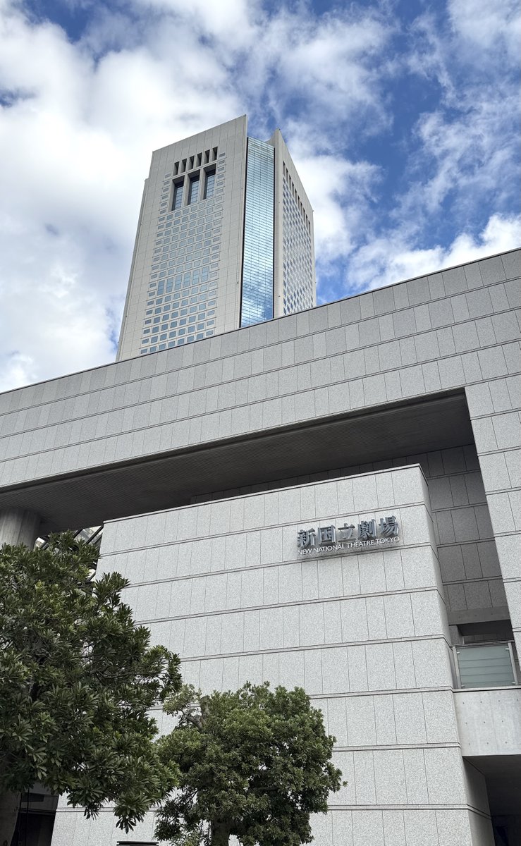 mirkokagiroi's tweet photo. 【#劇場入り】
ミュージカル「#ミルコとカギロイの森」本日劇場入りしました。明日のキャスト入りに向けて、今日は #テクニカルスタッフ が全力で仕込み作業と舞台を夢空間に創り上げます。
#ミルコ2025 https://t.co/81ebBDWDl8