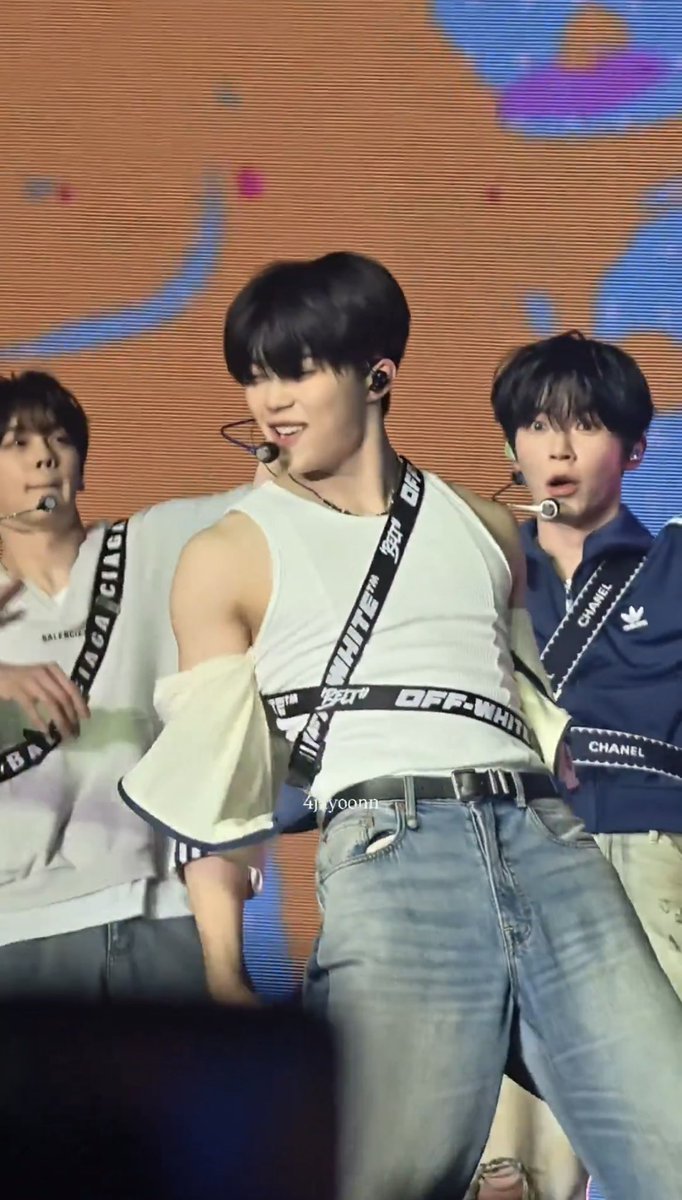 gunwookeys's tweet image. bin being gagged and smiling proudly after is killing me 😭 he raised that thirst trapper himself tyvm