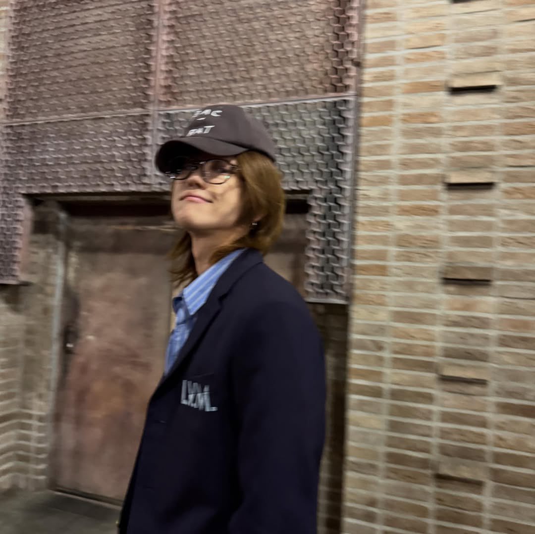 minghaocheoI_'s tweet photo. love how hes obsessed with this look as much as we are https://t.co/hw1T62APVs
