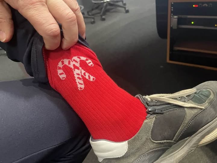 OK dan! Onderweg naar kerst, elke dag andere kerstsokken :-) Daarna zal ik je niet meer vermoeien met sokken-spam :-D

#ZLDWW:
- Topkok Nick Bril voor rechter, vanwege ongeluk met stagiair (waar hij overheen reed).
- Gilde Walcheren stopt, taalcoaching gaat door onder andere