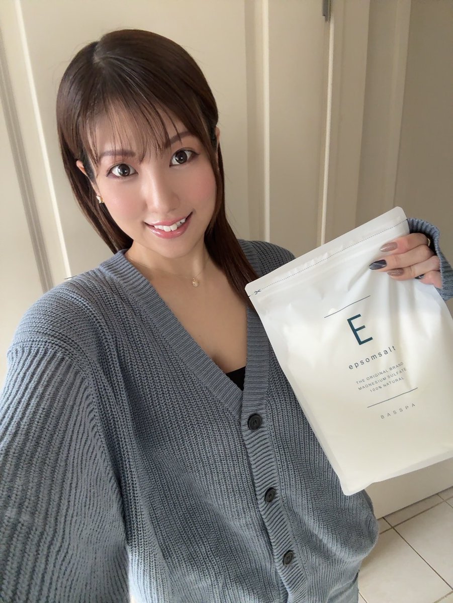 asamice428's tweet photo. エプソムソルト3kg だよ👸💓🫧

エプソムソルト（硫酸マグネシウム）は、
入浴によるリラックスタイムをサポートしてくれるよ🛀🫧

無香料だから、スキンケアやボディケアを重視したい方にもおすすめだよ︎🫧

日々のバスタイムが心地よい時間になるね💕︎

https://t.co/5RDxJJFP8v

PR
#BASSPA https://t.co/h2p71f6IJE