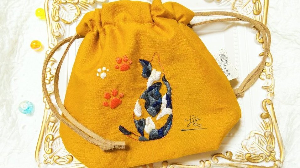 ねことまどろみ時間 #365DIYtheme 手刺繍で1本1本、シルエットとタイル