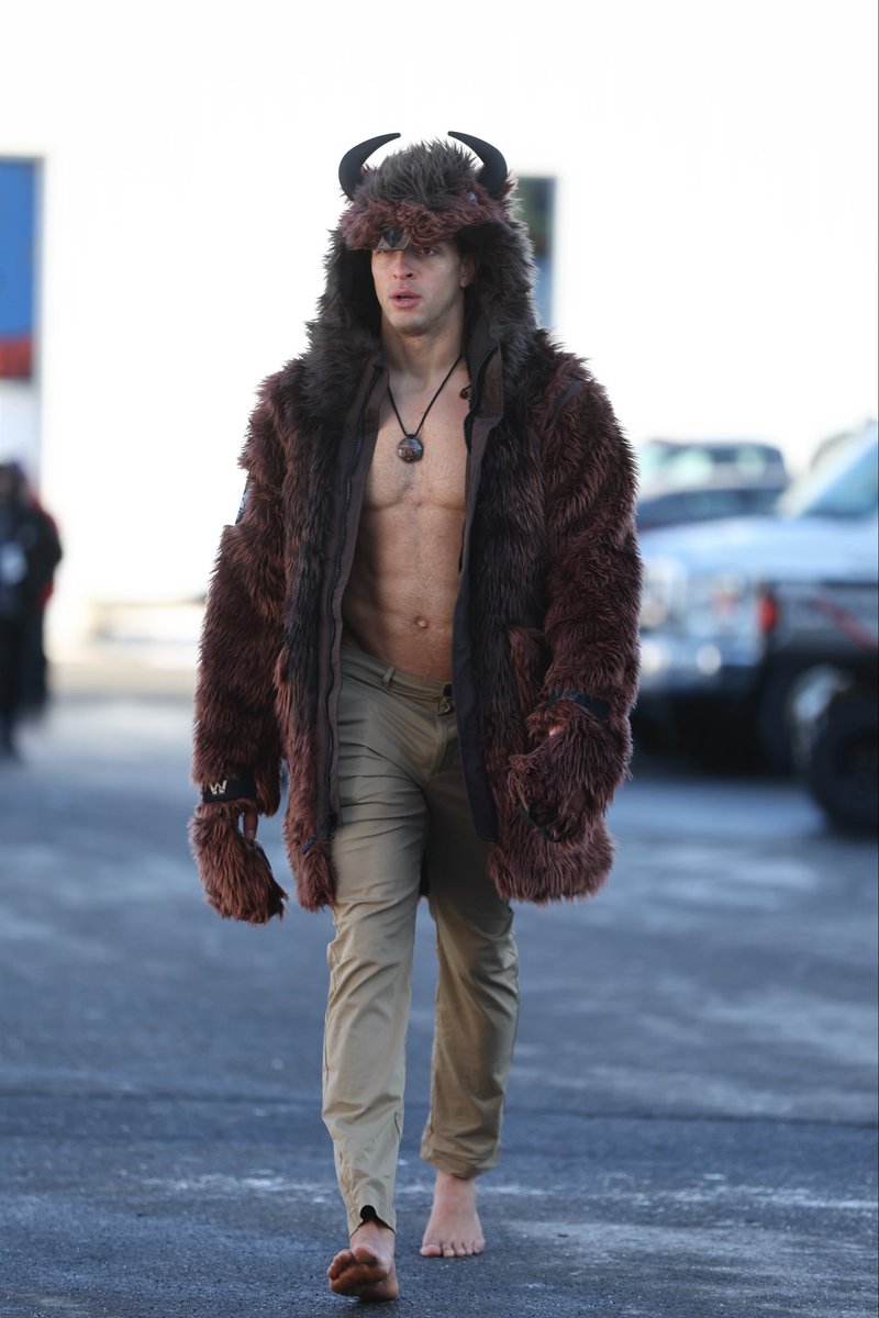 Wonder if Kenny Chesney wrote his song for <a href="/mackhollins/">Mack Hollins</a> #noshirt #noshoes #noproblem ❤️💙