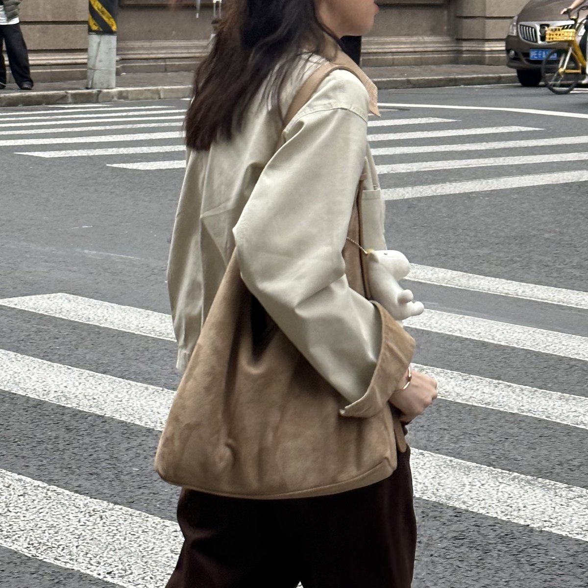 tamjaichunbkk's tweet image. ขอแนะนำ 2 ใบนี้ ในงบไม่เกิน 400 บาท มีทั้งทรง hobo กับ เป้ จุของได้เยอะ ใส่ทั้ง ipad ร่ม ขวดน้ำ หมวก และของจิปาถะอีกมากมาย สะพายแล้วไม่ปวดไหล่ เลิศ สะพายเป็น everyday bag ได้ นี้เอาไปเที่ยวปตทมาแล้วทั้ง 2 ใบ ใช้ดีมากๆ คอนเฟิร์ม