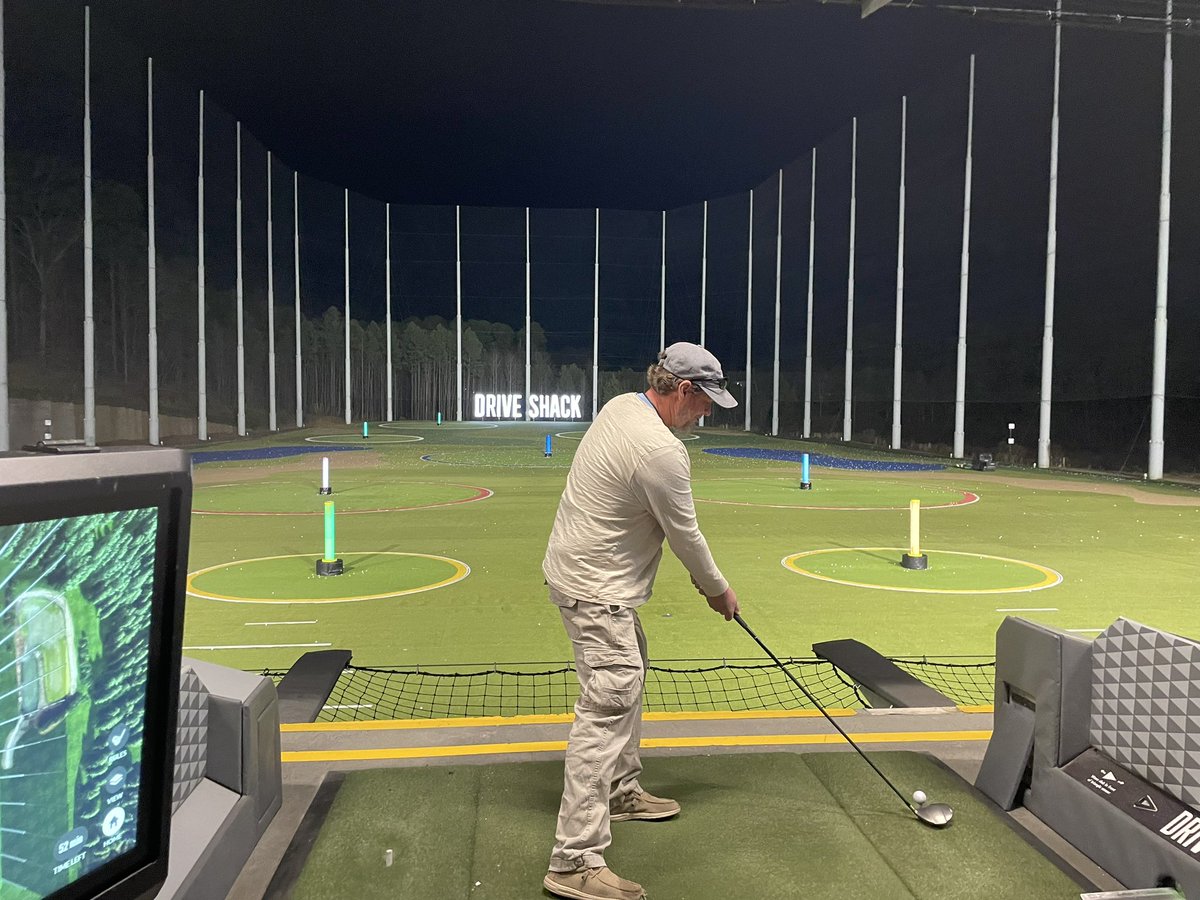 ratherbrunnin's tweet image. Happy 10th Anniversary to my best friend!  I havent golfed at all or hit a golf ball at the driving range even  in over 2 years thanks to my auto immune disease and I’d just like to say he only won by 50 points and I’m quite proud of myself ⛳️🏌🏼‍♀️🏌🏾‍♂️🩵🥰 #DriveShack